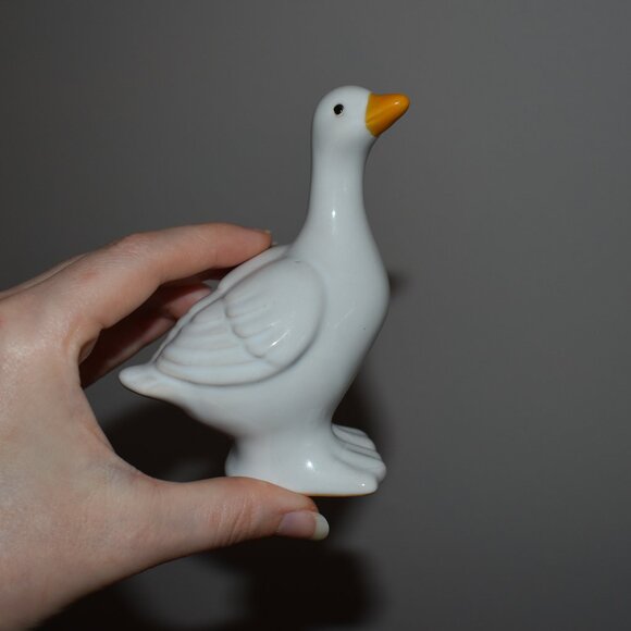 Vintage Little Ceramic White Goose Figurine Country Cottage Farmhouse Decor - Picture 2 of 11